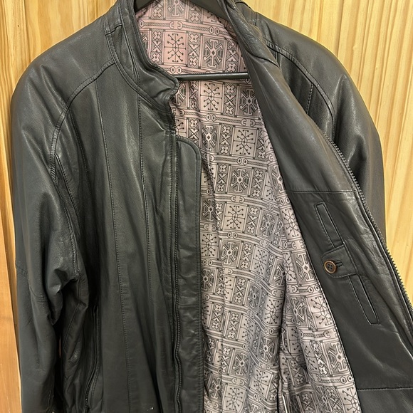Black Leather Jacket with Brown Lining Size XL - Picture 5 of 15